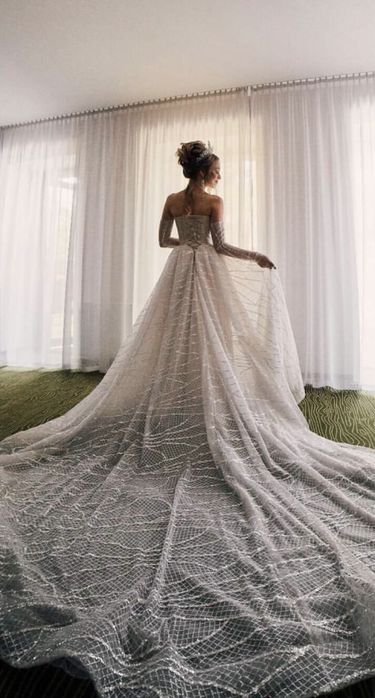 Королівська Весільна сукня із шлейфом