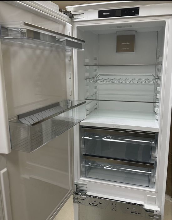 Новий холодильник у коробці KFN 7744 E з біофреш зоною