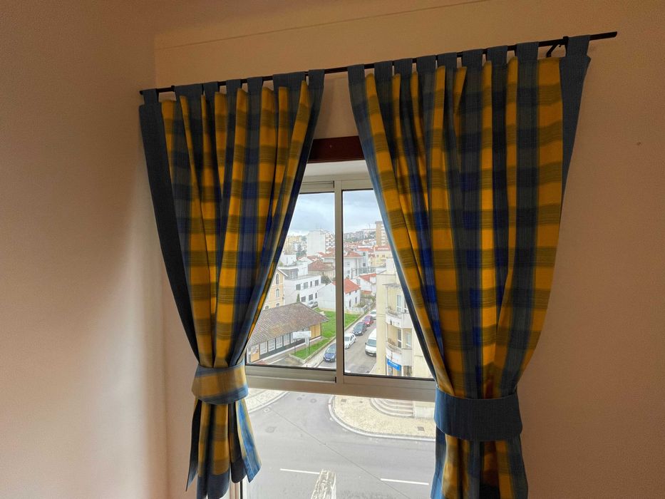 2 Cortinados (opacos) - 170 x 130 cm (cada)