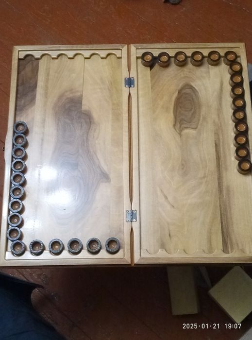 Продам нарды.Массив ореха.