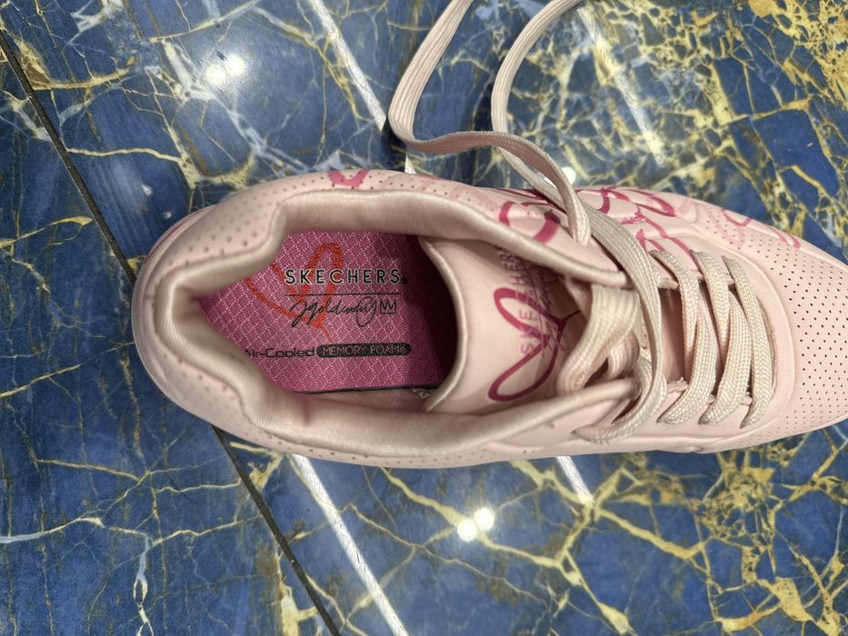 Фірсові кросівки skechers