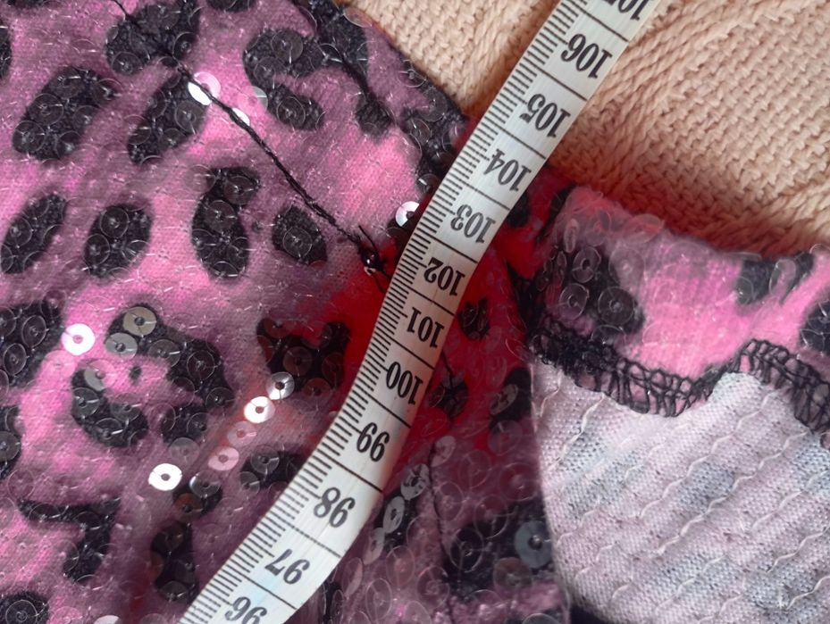 CAPSULE 44R efektowna NOWA sukienka różowa fuksja cekinowa