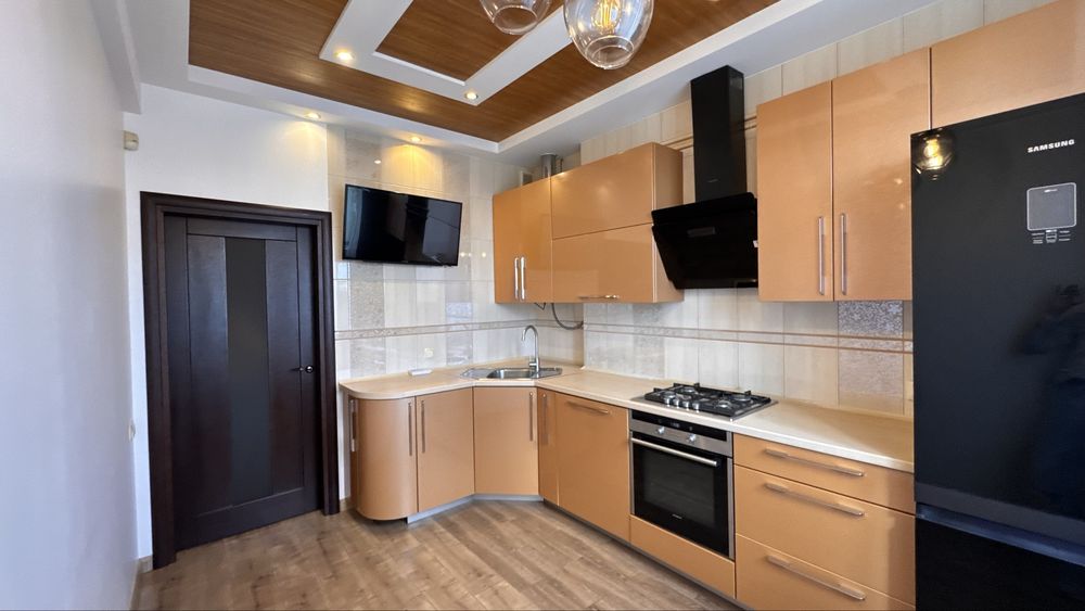 Продам 3к квартиру з автономним газовим опаленням, Центр, Гідропарк, Театральна площа