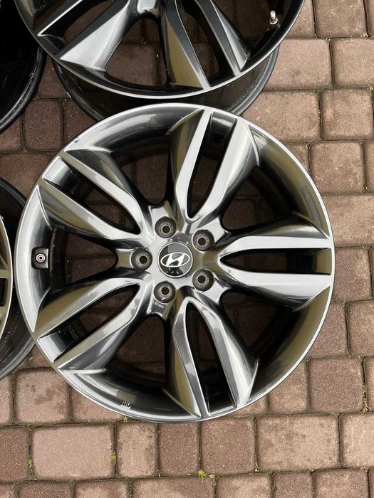 Oryginalne alufelgi Hyundai 5x114,3 19 cali CZUJNIKI Santa Fe Tucson Antracyt