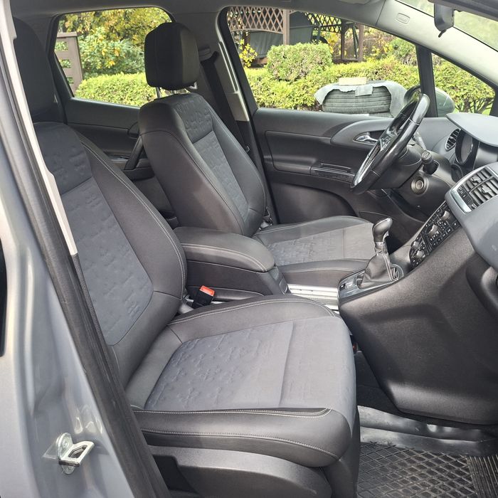 Opel Meriva 1,4pb - 2013 rok