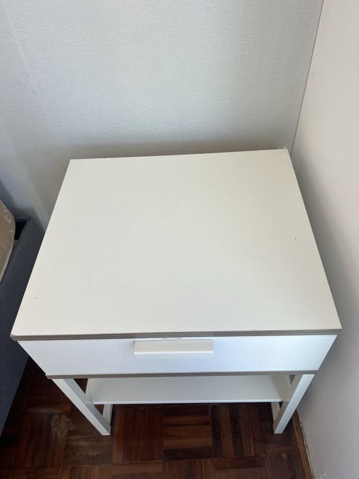 Mesas de cabeceira IKEA