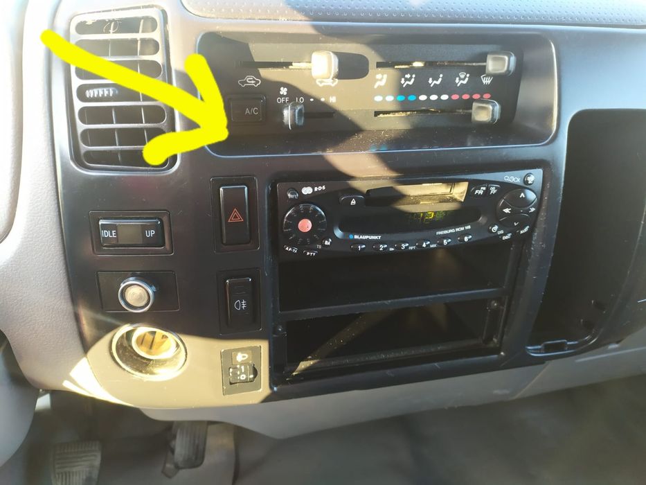 Toyota Dyna 'M35.33' 3.0L [D-4D] 144HP Carroçaria tipo TIR (8 Paletes)