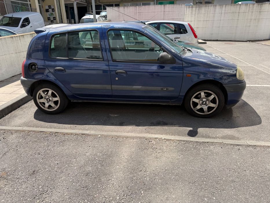Renault Clio II 1.2 Gasolina – Ano 2000