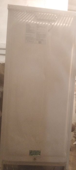 Морозилка вертикальна