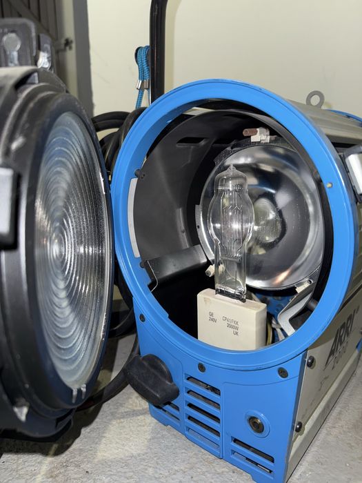Lampa żarowa filmowa Arri 2kw + zapasowa żarówka