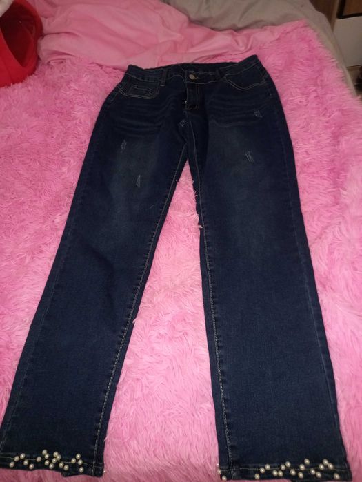 Vendo calças com enfeite