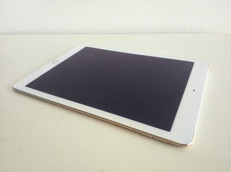iPad Air 2 Tablet Wi-Fi Cellular LTE SIM 32 GB + etui