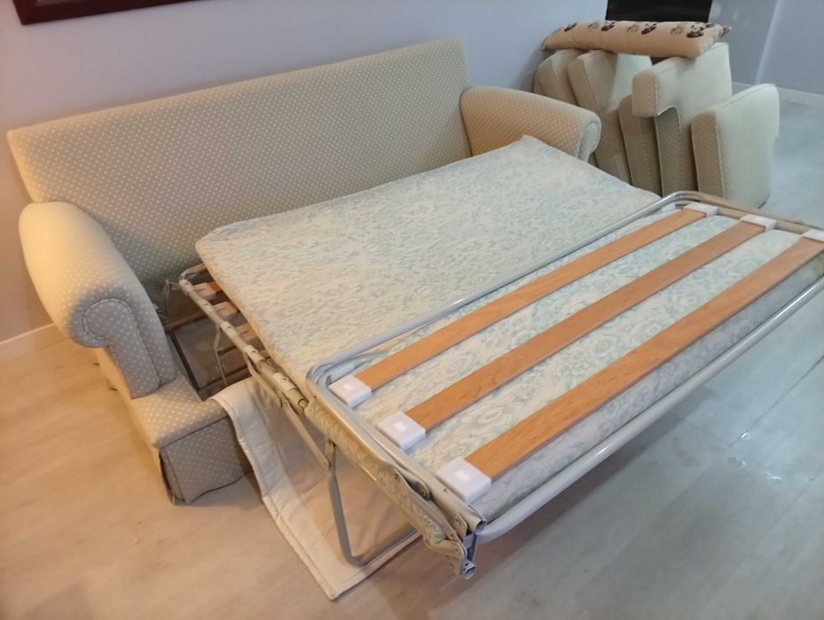 Sofá cama três corpos