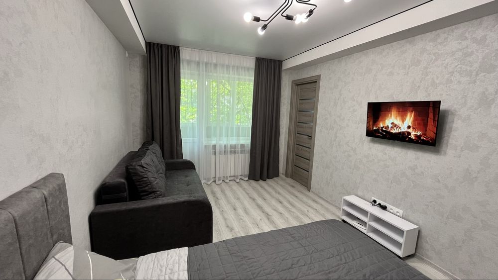 Подобово!Посуточно!Оренда!Затишна та чиста квартира!ЦЕНТР. 2-й ПОВЕРХ!