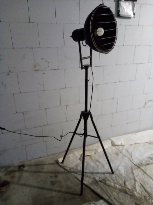 jonsered lampa stojaca na trojnogu