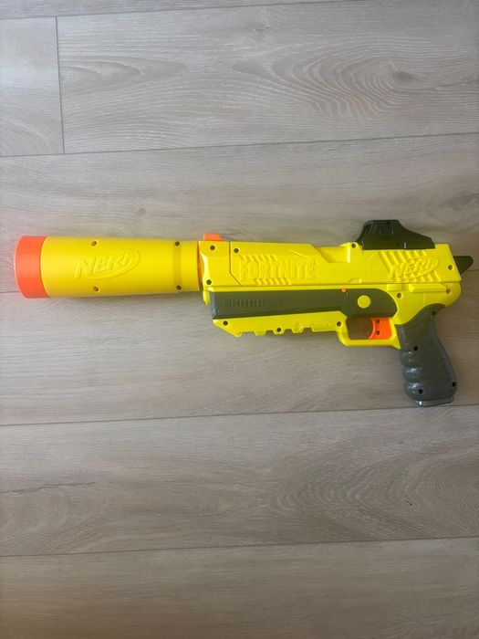 Nerf Fortnite SP-L Pistola Elite com Silenciador Amarelo Destacável