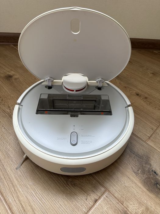 Продам MI ROBOT VACUUM( роботпылесос)