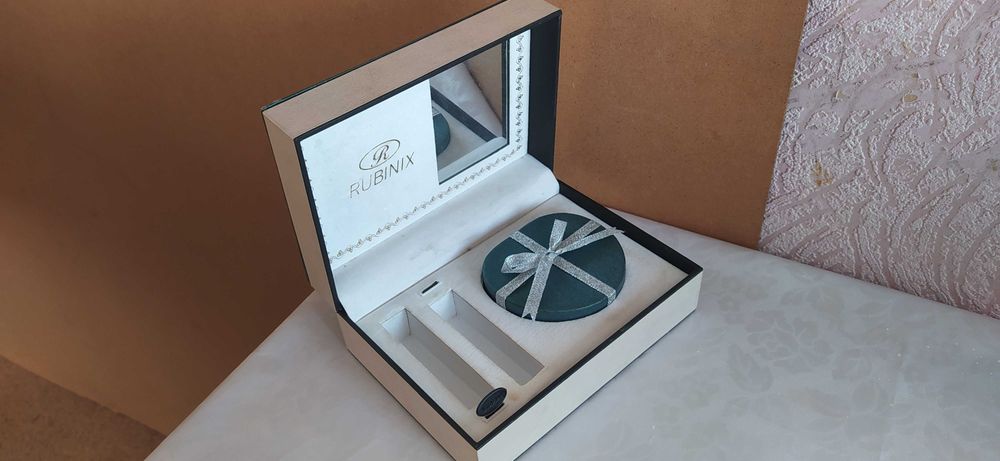 подарочная коробка футляр бренда Rubinix бижутерия и наручные часы