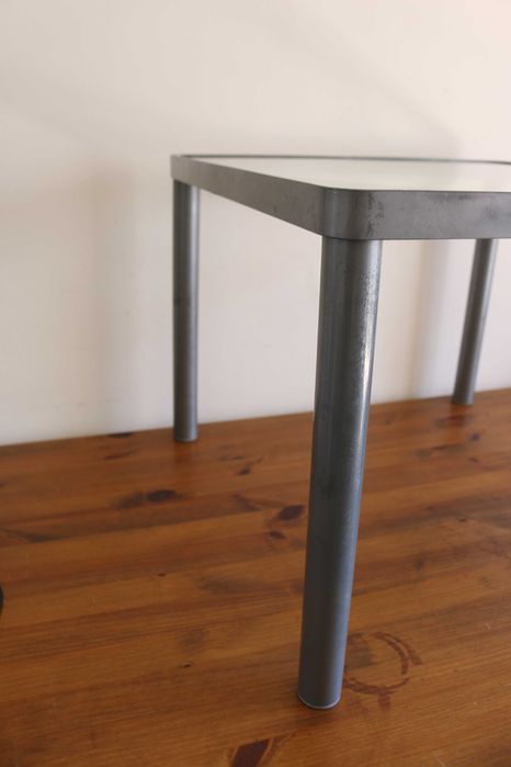 Mesa de centro / apoio metália IKEA