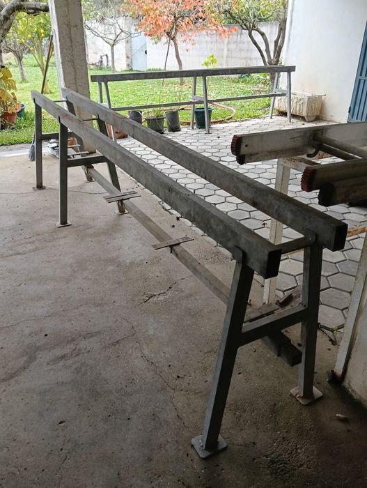 Vendo dois cavaletes