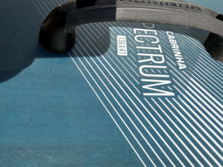 Prancha Kitesurf Cabrinha Spectrum 136x41 (2021) + Pads/Straps