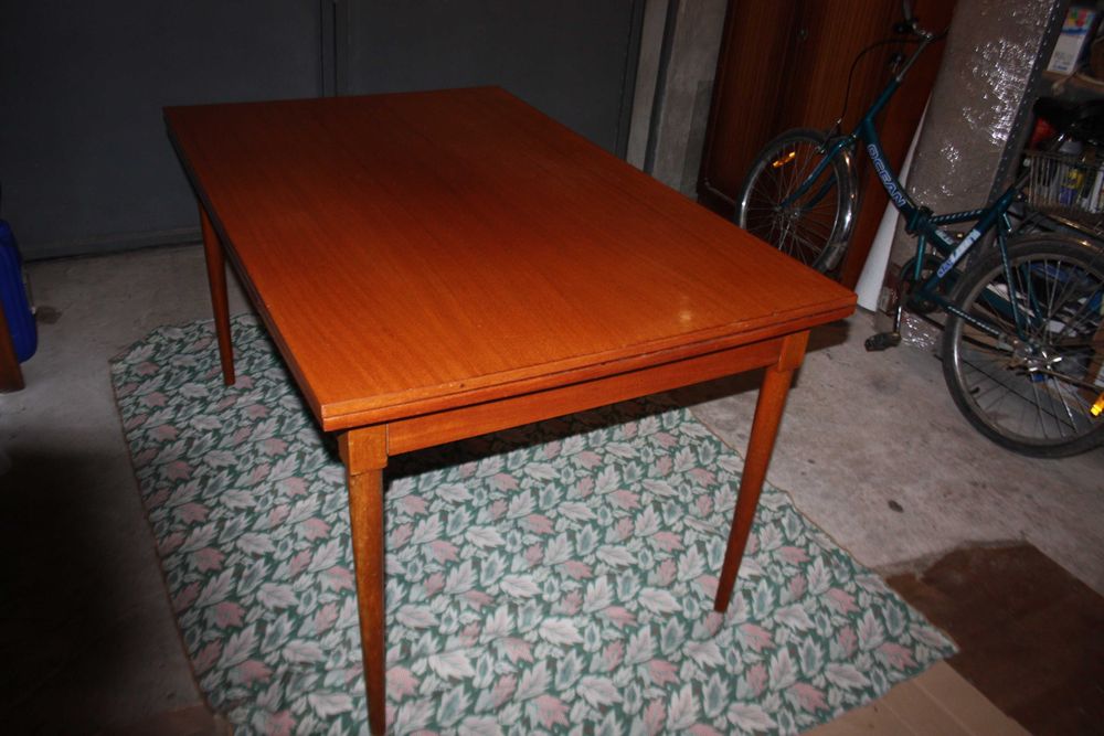 Стол полированный, раскладной. Натуральное дерево. Польша, 1967 г.