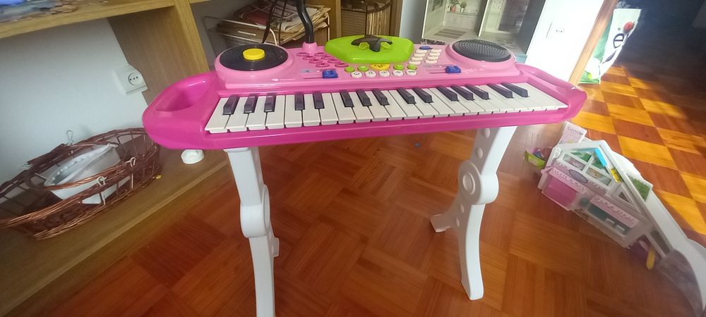 Piano de brincar com microfone