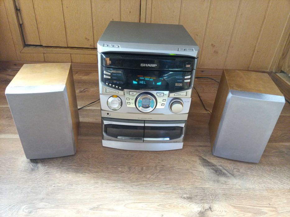 Музыкальный центр Sharp с колонками и пультом ДУ