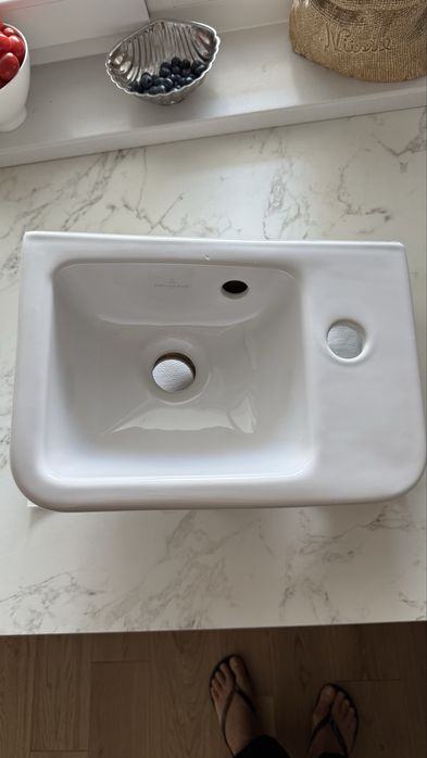 Umywalka Villeroy & Boch wisząca mała