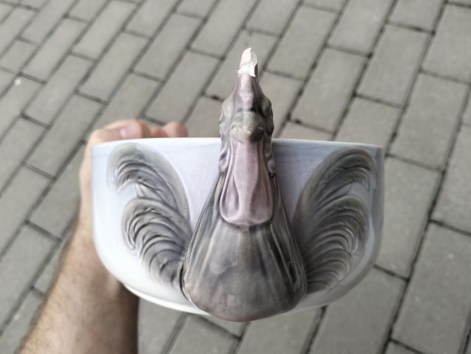 Antyk. Półmisek z ozdobnymi kogutami