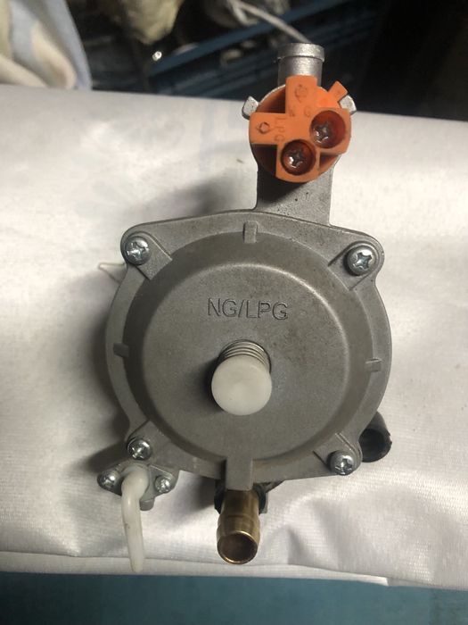 Карбюратор газ,балон,бензін (генератор)