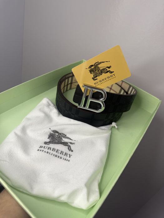 Cinto Burberry novo