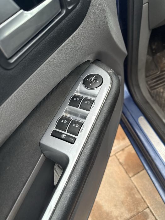 Авторазборка Форд Фокус Ford Focus 2 запчасти шрот разборка