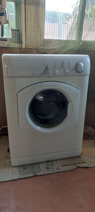 Стиральная машинка " Ariston AVSL 105"