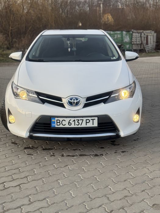 Продається тайота auris 14 рік в гарному стані