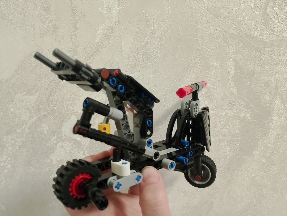 Продаю мопед стант з лего техник