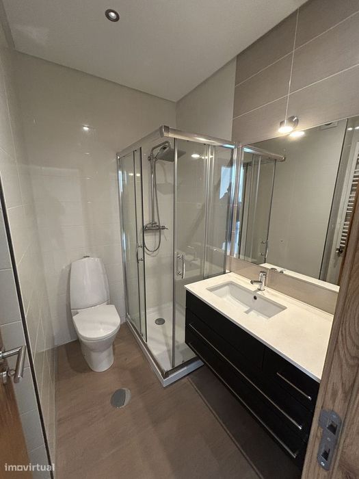 Apartamento T2 com Varanda e Garagem em Aveiro
