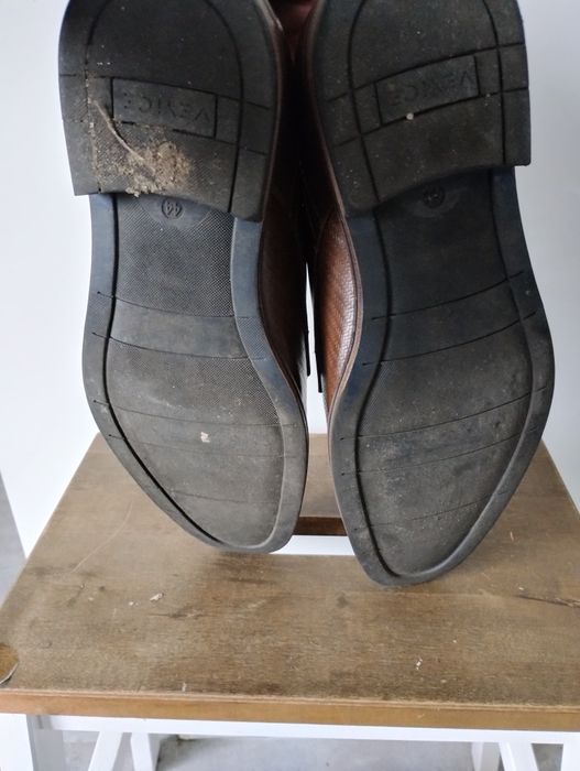 Buty męskie brązowe 44 praktycznie nowe.