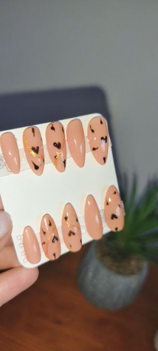 Press on nails feitas a mão