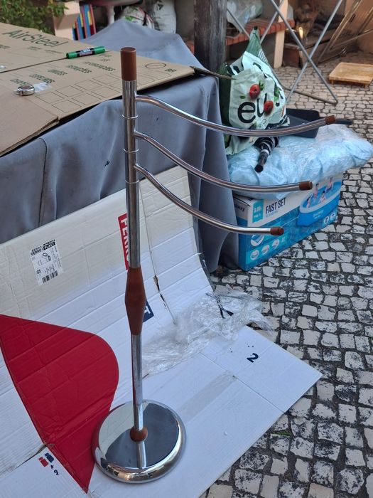 Toalheiros novos   restos de uma loja