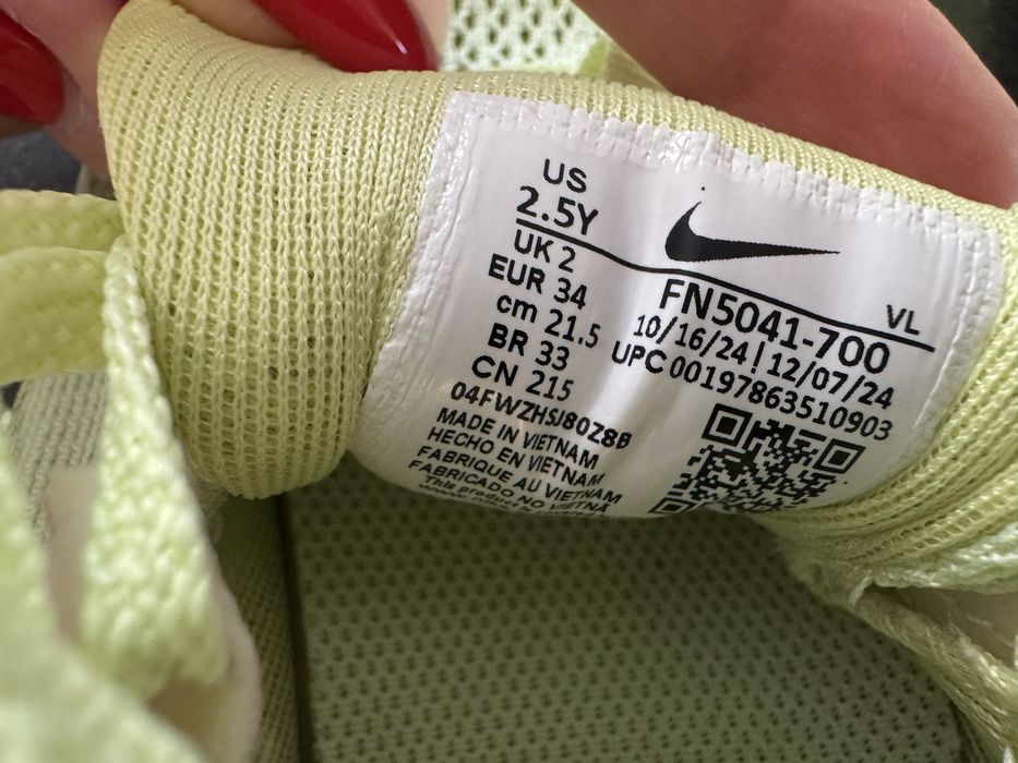 Продам детские кроссовки Nike