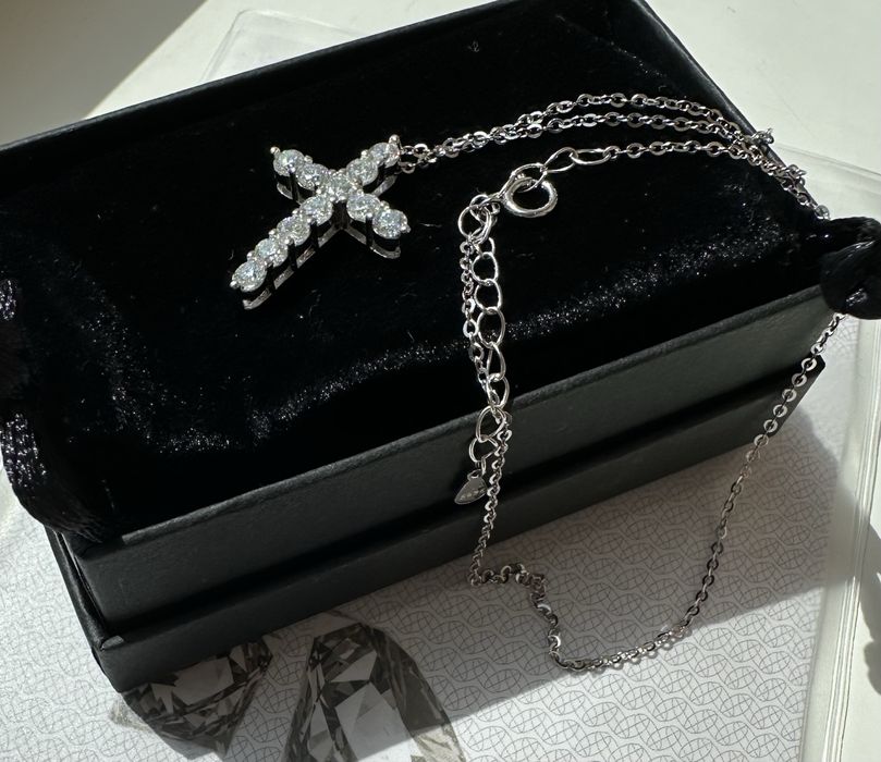 0,66 ct Колье крестик с бриллиантами муассанитами 2,5 мм