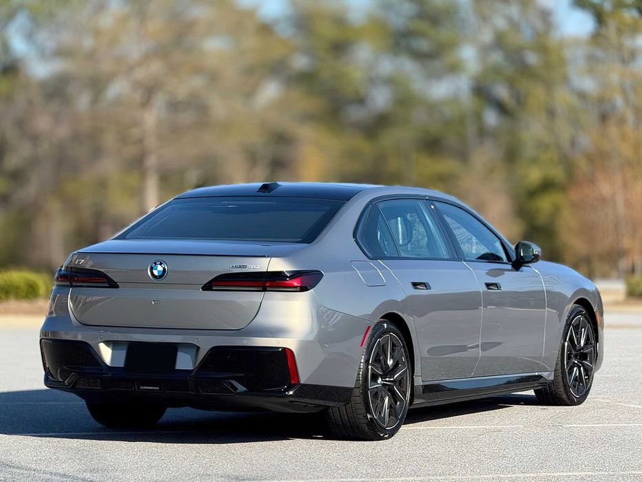 BMW i7      2023