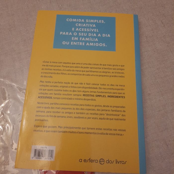Livro "Família e amigos à mesa"