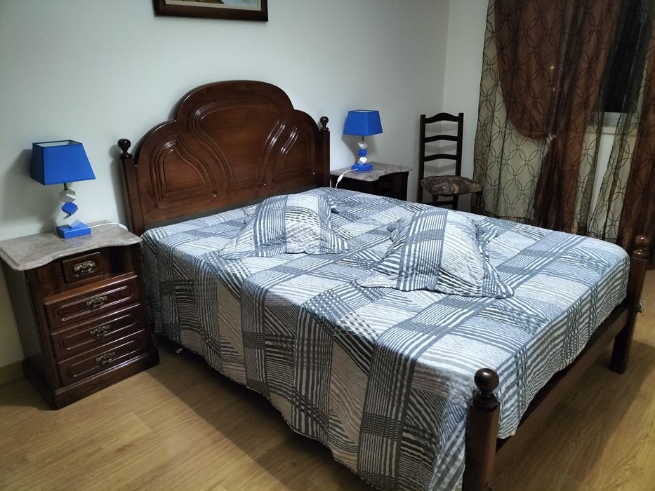 Quarto completo, sem colchão
