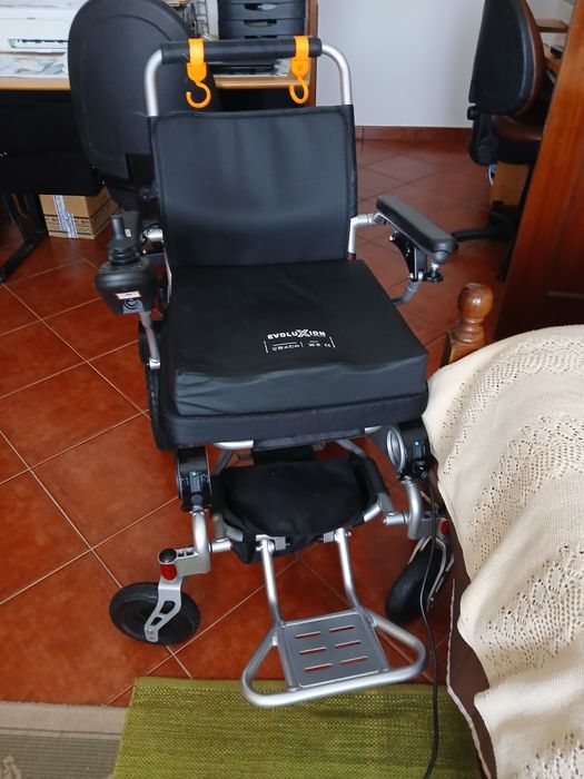 Cadeira de rodas elétrica