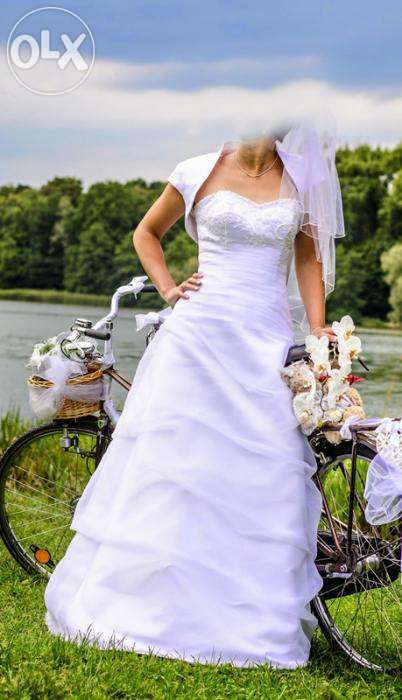 Suknia ślubna śnieżnobiała