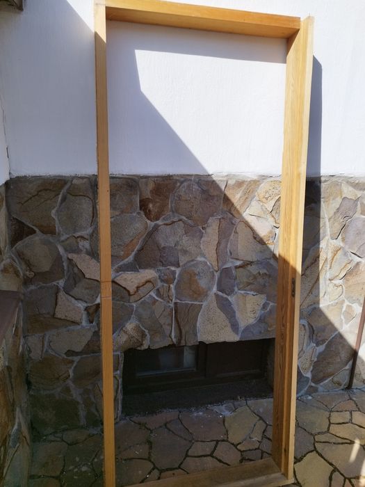 Продам шпонированные двери и деревянную коробку