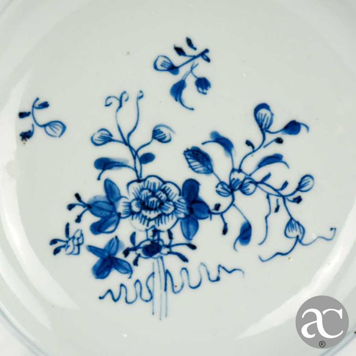 Par de pratos fundos porcelana da China, Período Qianlong, séc. XVIII