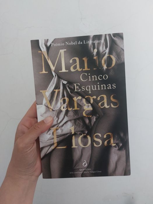 Livro "Cinco Esquinas" de Mario Vargas Llosa